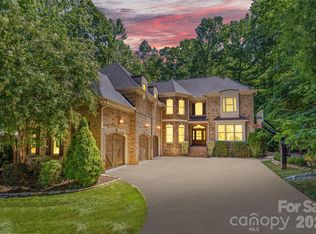 3030 Ashford Glen Dr, Matthews, NC 28104