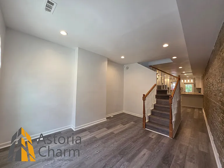 519 E 28th St — Photo 4