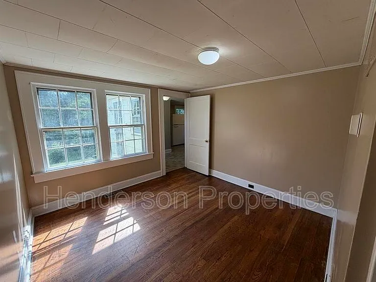 638 Salisbury Rd — Photo 8
