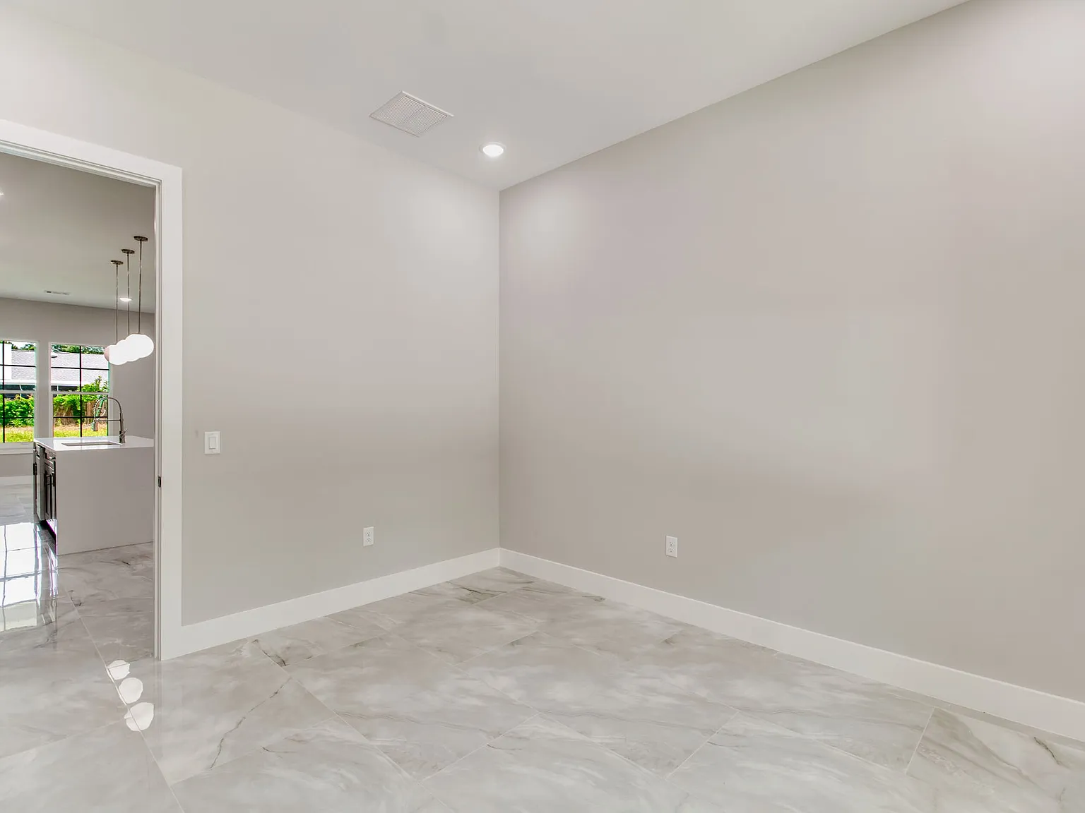 3 bed, 2.5 bath, 2458 sqft, $3,100 — Photo 4