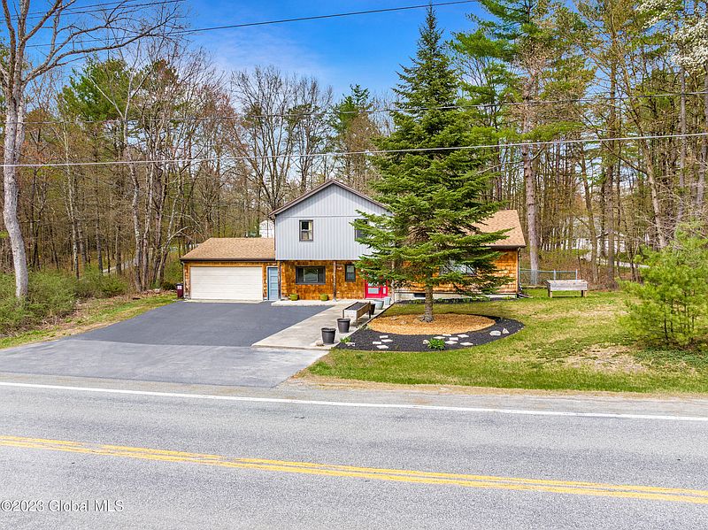 2nd image of 832 King Road