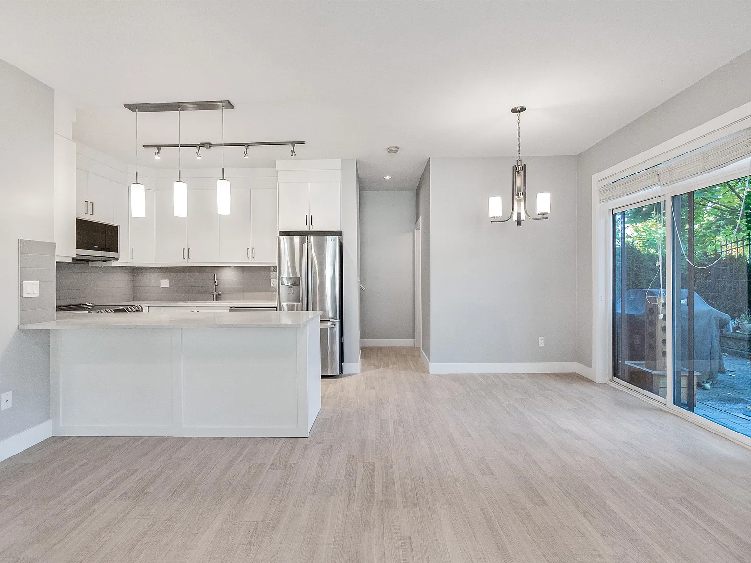 3 bed, 1218 sqft, $3,600 — Photo 2