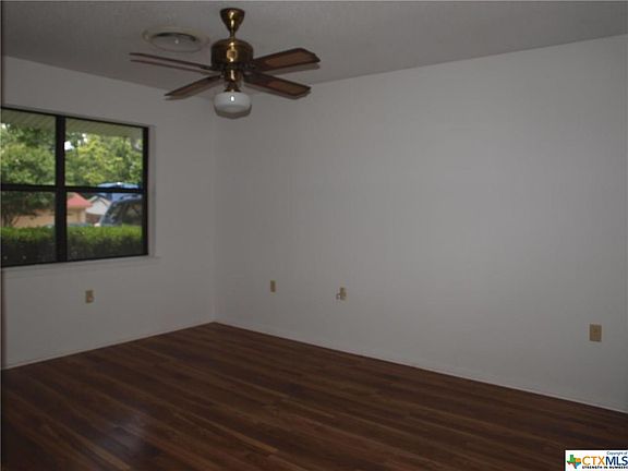 4th image of 709 Joe Morse Dr