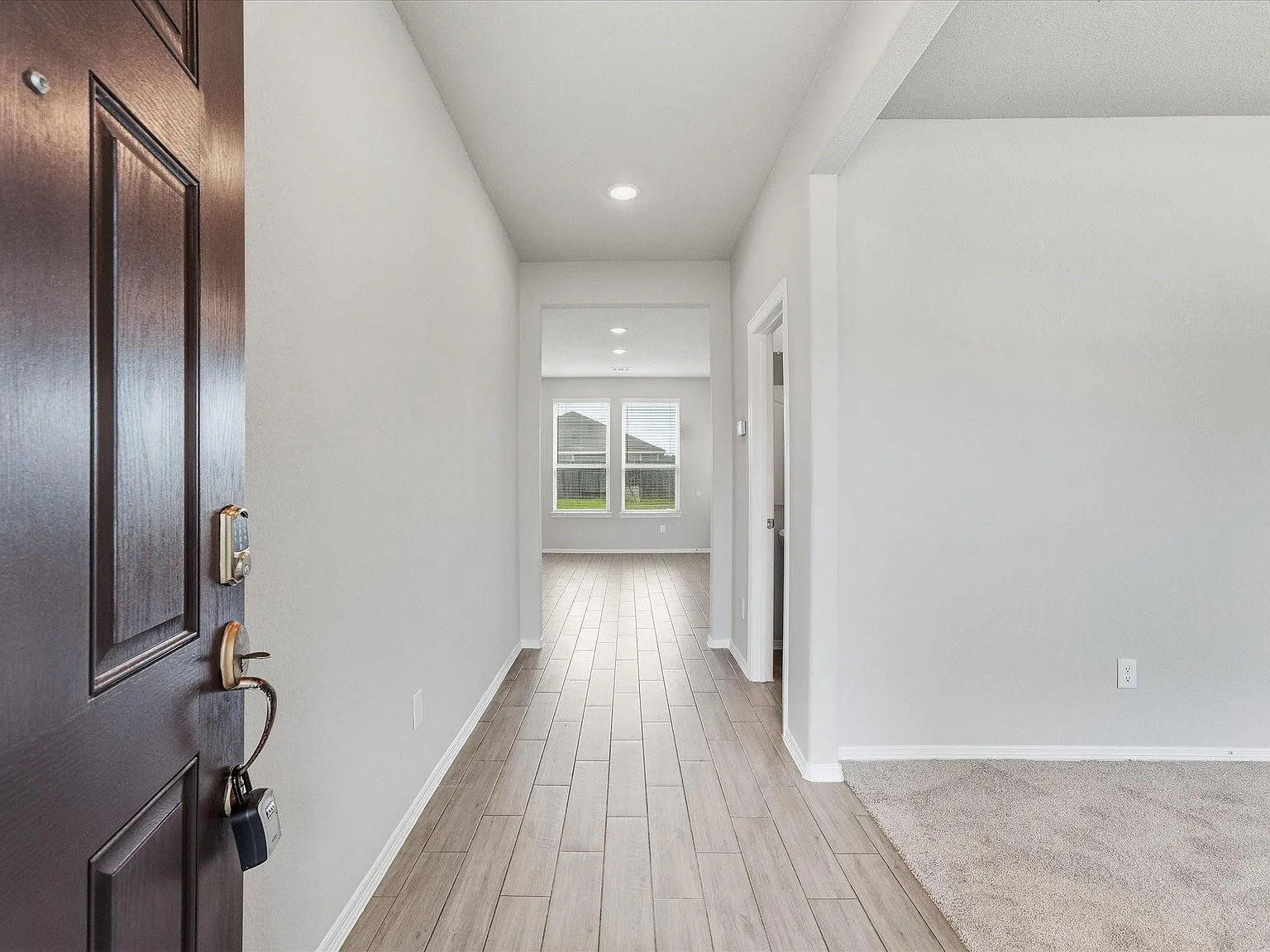 3 bed, 2.5 bath, 2630 sqft, $2,200 — Photo 2