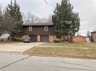 2304 W 3rd St, Cedar Falls, IA 50613