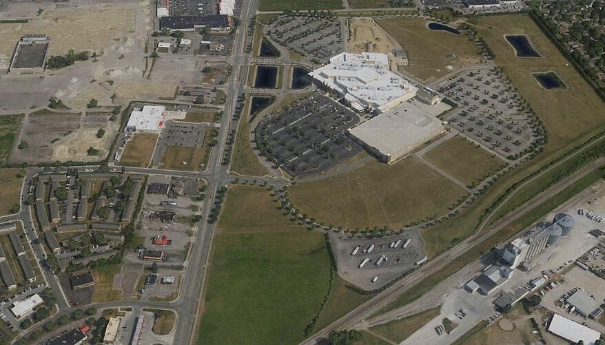 2nd image of 415 Georgesville Rd