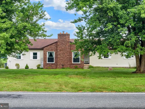 8806 Devonshire Heights Rd, Hummelstown, PA 17036