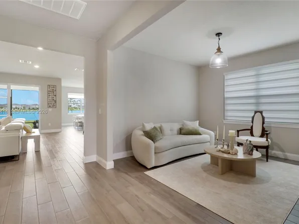 6489 NW Cloverdale Ave, Port Saint Lucie, FL 34987