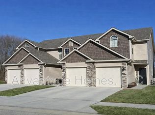 2176 SW Timbertrace Ln, Lees Summit, MO 64082