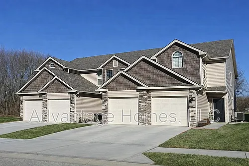 2176 SW Timbertrace Ln Photo 1