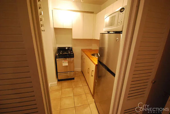 Rented by City Connections Realty | media 9