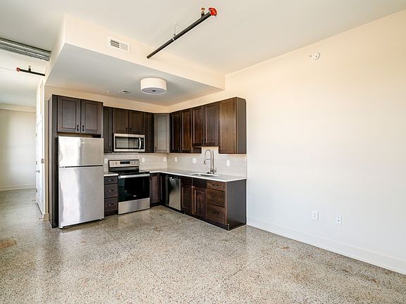 5th image of 875 Michigan Ave #206