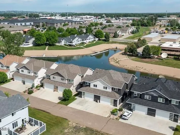 2435 Water Park Loop SE, Mandan, ND 58554
