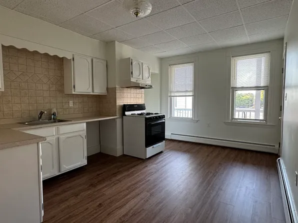 666 Saratoga St, Boston, MA