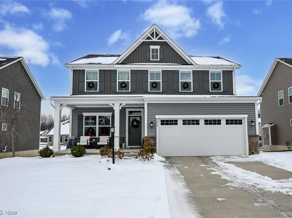 9878 Ethan Cir, Olmsted Falls, OH 44138