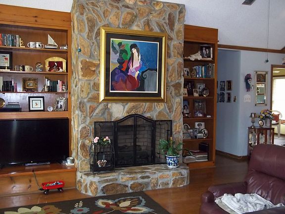 Propane gas fireplace