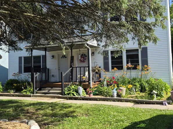 455 Woodlawn Ave, Chesterton, IN 46304