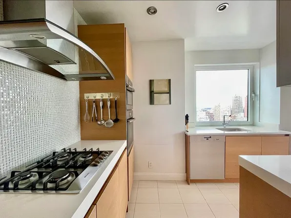 404 East 76th Street 30A image 3 of 25