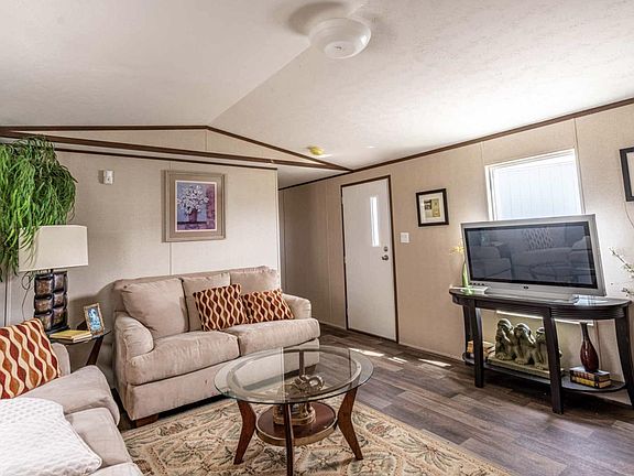 3rd image of 686 Milan Dr