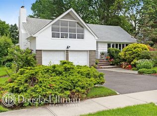 14 Peppermill Rd, Roslyn, NY 11576