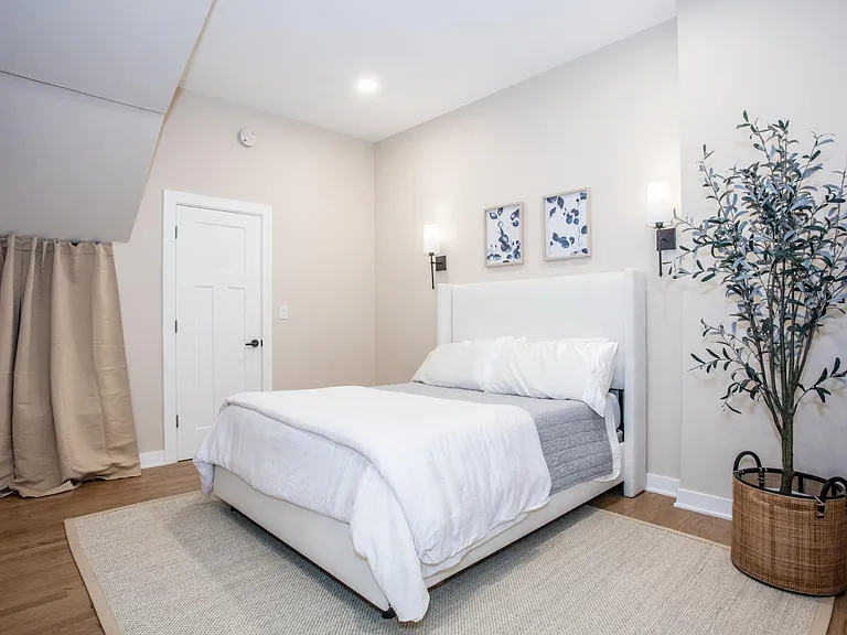 2115 W Dickens Ave #1F — Photo 23