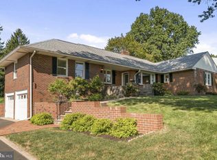 740 Honeysuckle Dr, Warminster, PA 18974