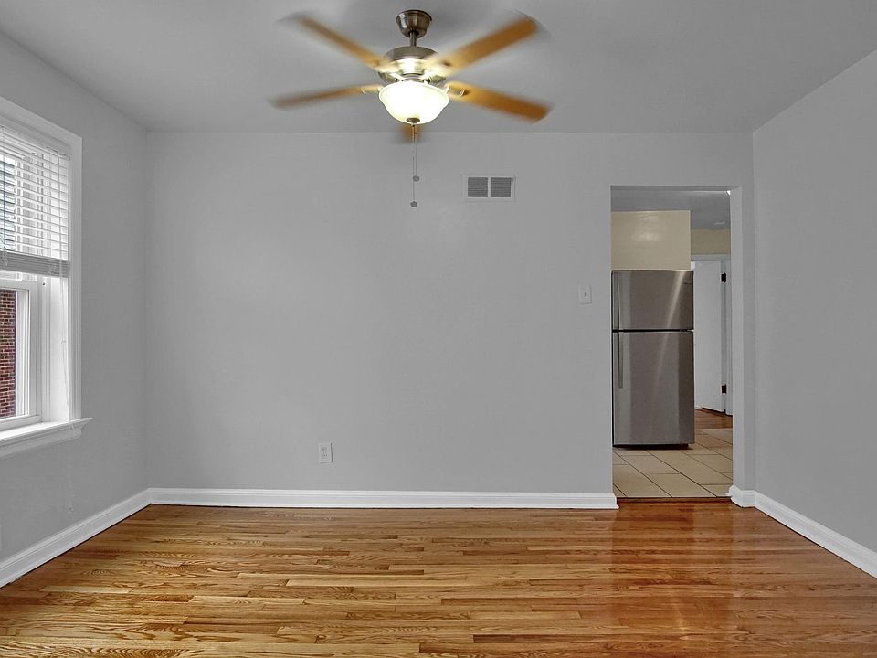 Dining Room - salvaged hardwood floors, Venetian blinds, ceiling fan