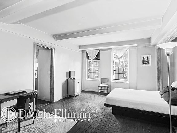 5th image of 405 W 23rd St APT 6C