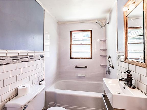 5th image of 118 Kendall Dr E