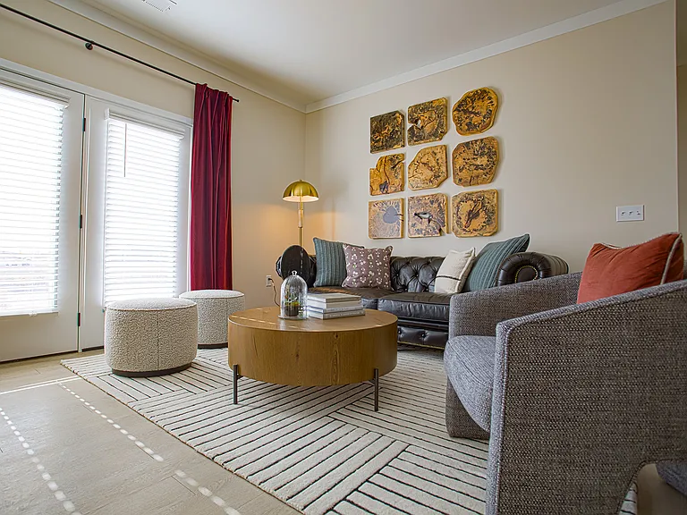 Relay 129 Apartments & Townhomes — Photo 10