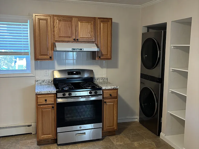 38 Hunting St #2 — Photo 9