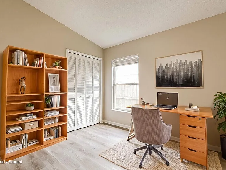 1912 Windsor Oak Dr — Photo 16