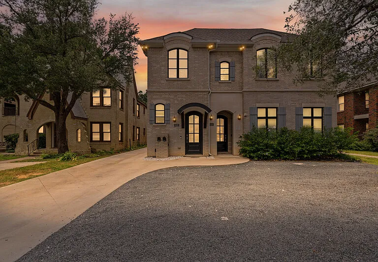 3322 S University Dr — Photo 2