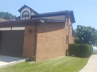 34922 Island View Dr E, Harrison Township, MI 48045