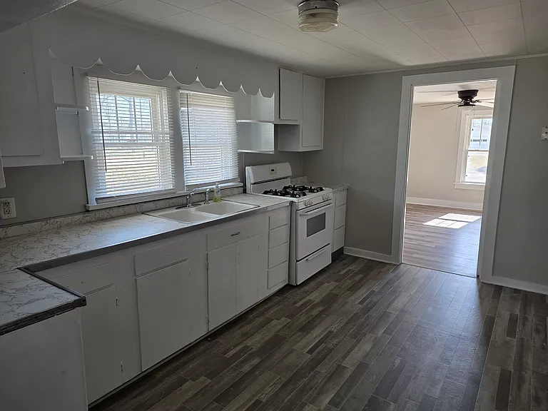 431 Roosevelt Ave — Photo 12