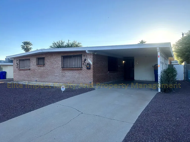 3811 N Reno Ave — Photo 2