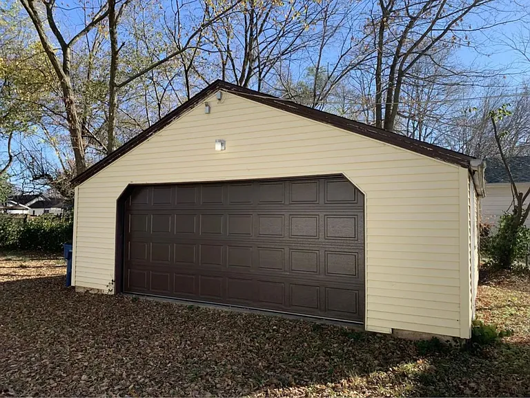 2046 N Campbell Ave — Photo 13