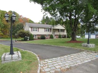 14 Captains Walk, Trumbull, CT 06611