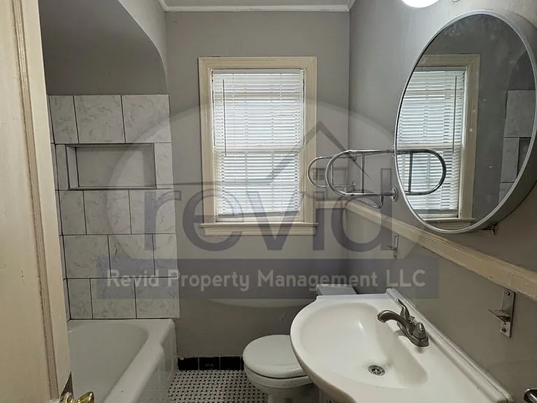 705 S Graham St — Photo 11