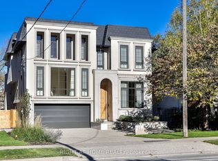 127 Yonge Blvd, Toronto, ON M5M3H2