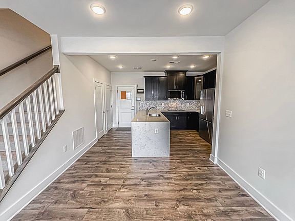 5th image of 5 Silverway Dr #3