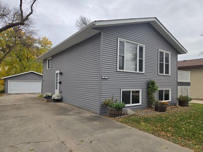 215 Manila St NE, Willmar, MN, 56201