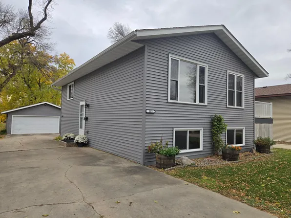 215 Manila St NE, Willmar, MN 56201