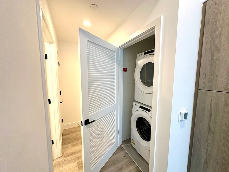 160 NW 32nd St #S2 — Photo 7