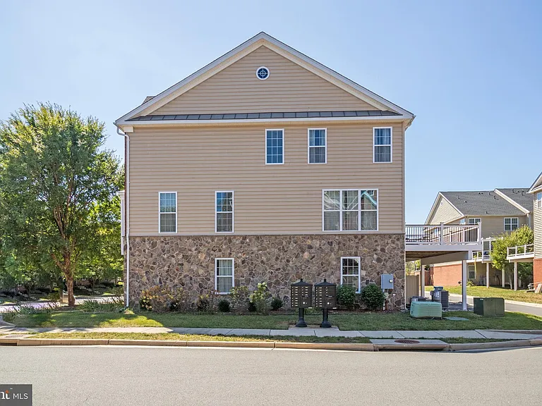 23409 Berkeley Meadows Dr — Photo 42