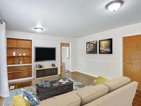 3rd image of 70 Collins Dr