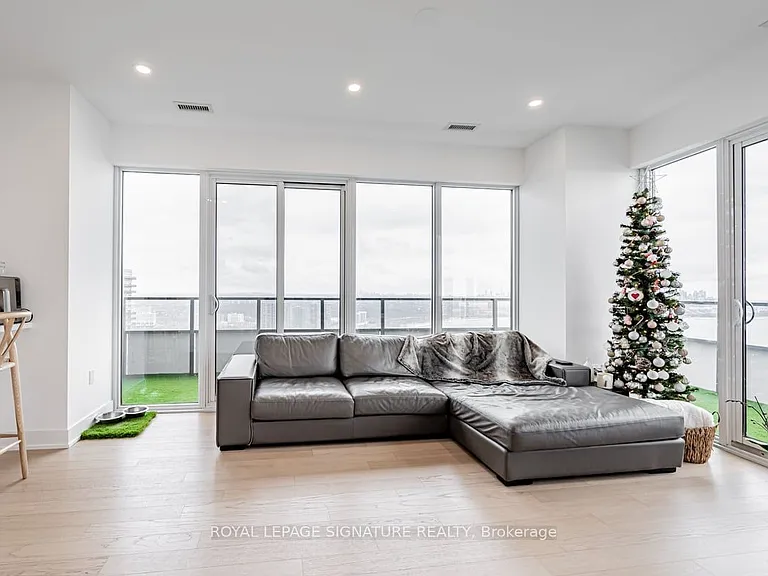 20 Shore Breeze Dr #LPH05B — Photo 12
