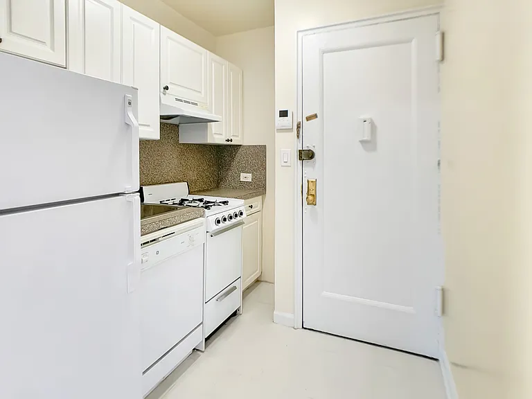 151 E 81st St #6A — Photo 2