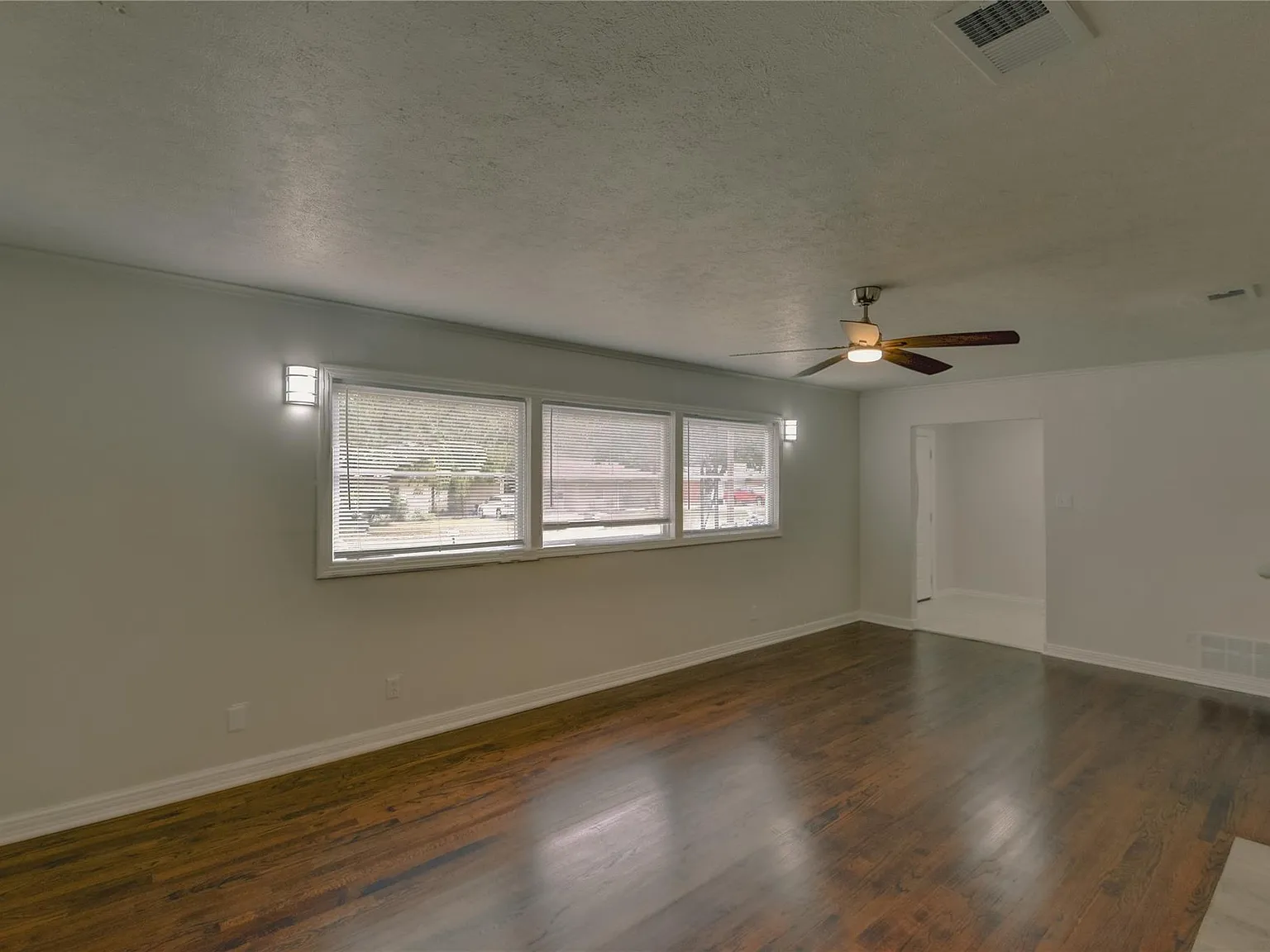 3 bed, 1560 sqft, $1,700 — Photo 3