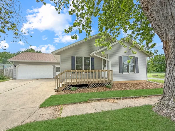 100 Adams St, Ridott, IL 61067